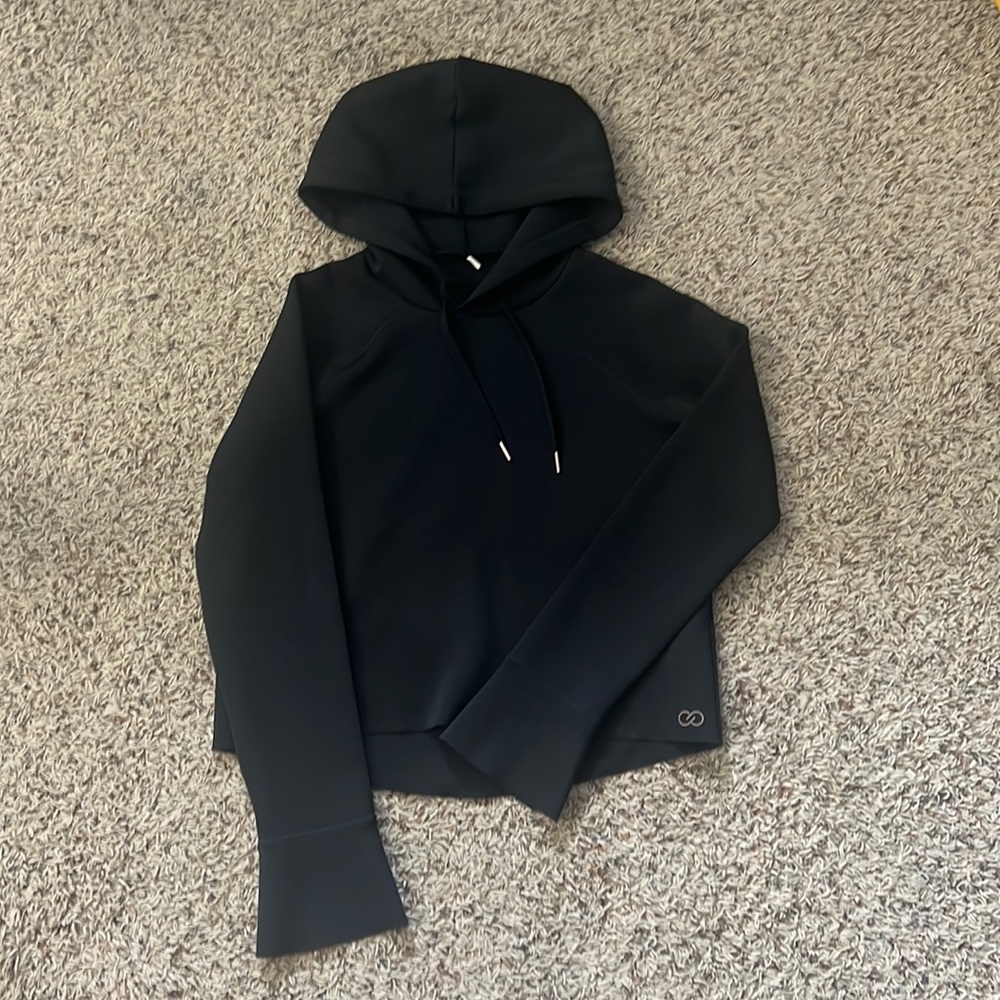 Black cropped athletic sweatshirt